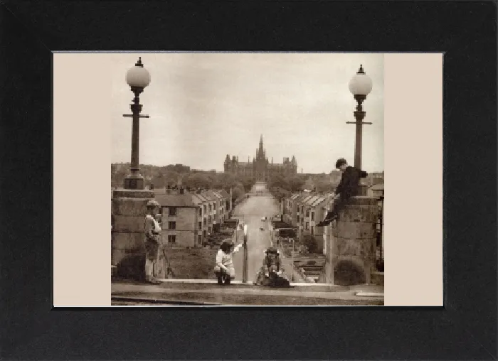 Impresión enmarcada : Una vista de Fettes College en Edimburgo. Fecha: 1955