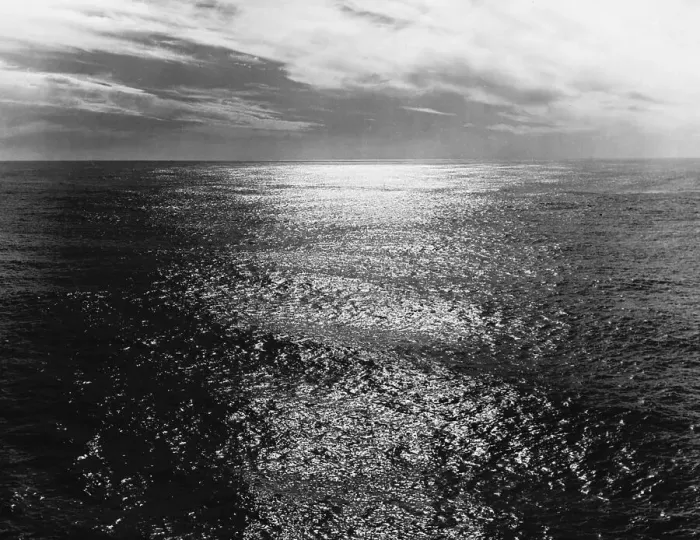 Impresión enmarcada : Sunset. Atardecer visto desde la cubierta de un portaaviones, Crucero de Primavera 1950