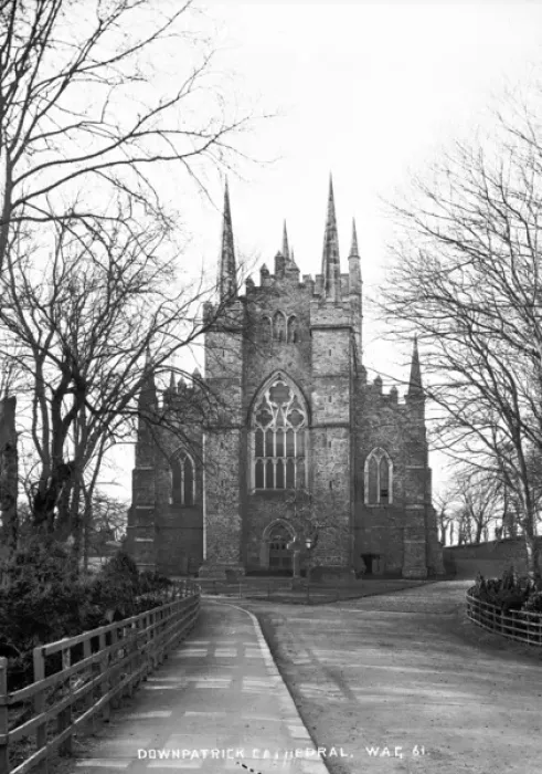 Impresión enmarcada : Catedral de Downpatrick Impresión enmarcada : Catedral de Downpatrick