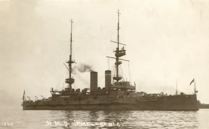 Impresión enmarcada : HMS Implacable Impresión enmarcada : HMS Implacable