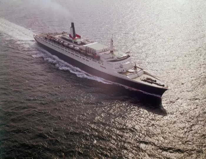 Impresión enmarcada : THE QE2. La RMS Reina Isabel II (QE2), Línea de Cunard Naviera Oceánica Impresión enmarcada : THE QE2. La RMS Reina Isabel II (QE2), Línea de Cunard Naviera Oceánica