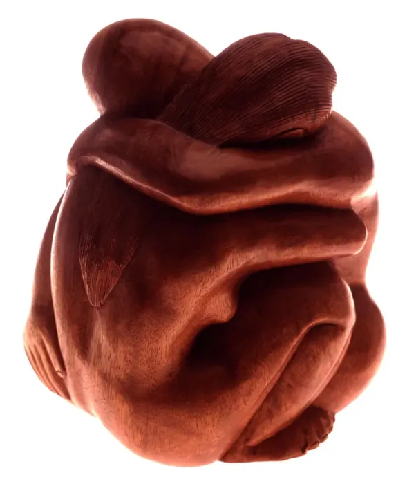 Impresión enmarcada : Lovers. Amantes, escultura de madera