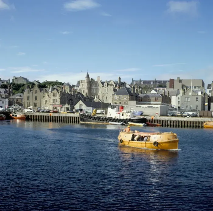 Impresión enmarcada : The harbour