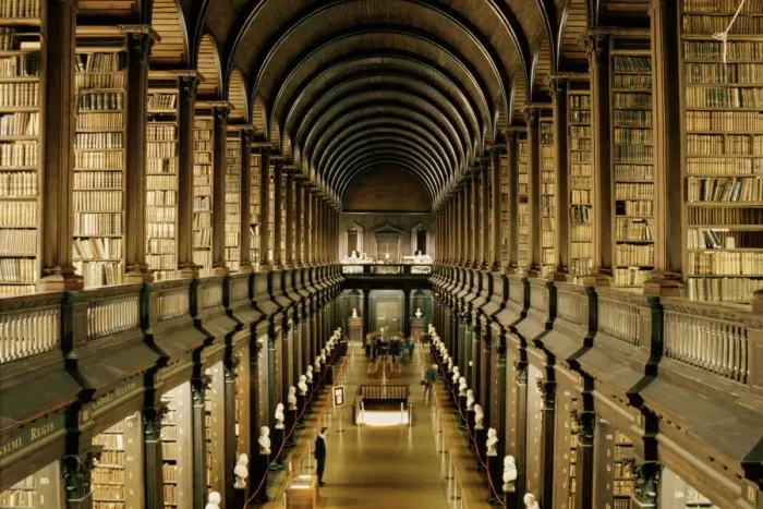 Impresión enmarcada : Interior de la Biblioteca Impresión enmarcada : Interior de la Biblioteca