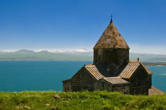 Impresión enmarcada : Monasterio de Sevan (Sevanavank) en el lago de Sevan, Armenia y Cáucaso.