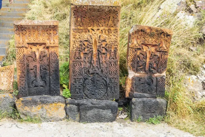 Impresión enmarcada : Armenia, Sevan. Sevanavank. Complejo monástico del siglo 9. Tablas de piedra. Impresión enmarcada : Armenia, Sevan. Sevanavank. Complejo monástico del siglo 9. Tablas de piedra.