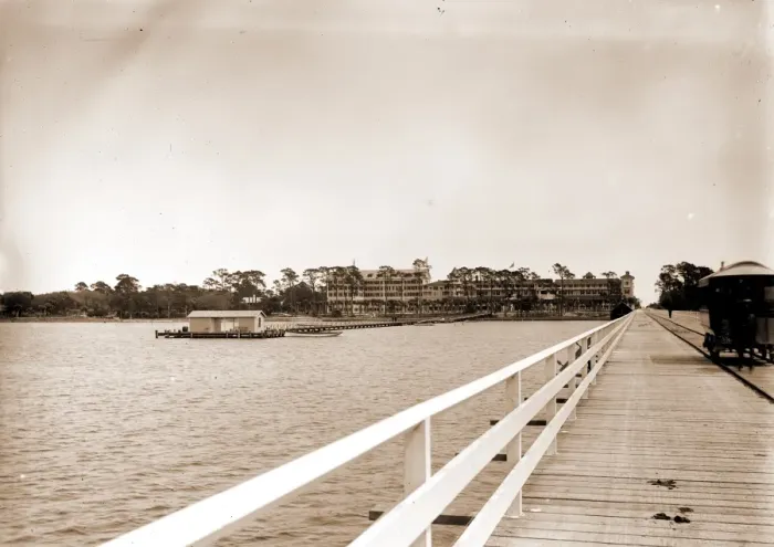Impresión enmarcada : Hotel Ormond desde el puente, Ormond, Fla., Hoteles, Resorts, Puentes, Ferrocarriles de caballos Impresión enmarcada : Hotel Ormond desde el puente, Ormond, Fla., Hoteles, Resorts, Puentes, Ferrocarriles de caballos