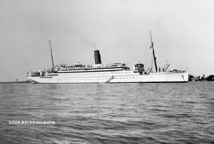 Impresión enmarcada : RMS Atlántida, c1929-c1952. Impresión enmarcada : RMS Atlántida, c1929-c1952.