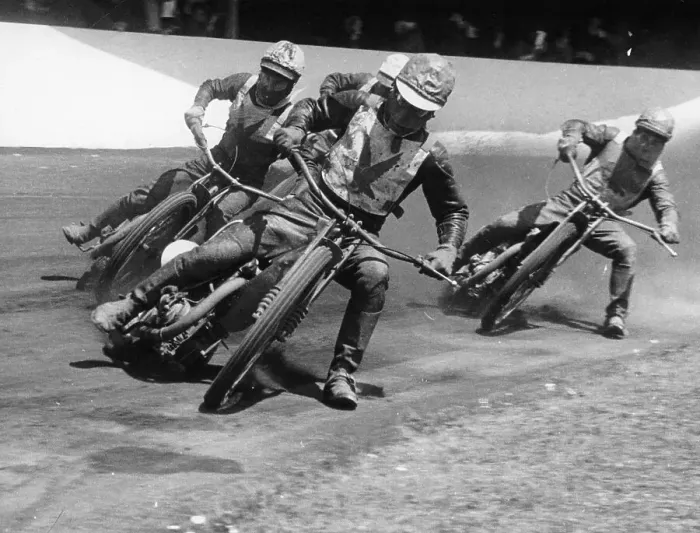 Impresión enmarcada : Carrera de velocidad en Exeter, Devon, c1952-c1953. Impresión enmarcada : Carrera de velocidad en Exeter, Devon, c1952-c1953.