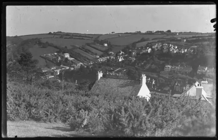 Impresión enmarcada : Looe desde los Downs.
