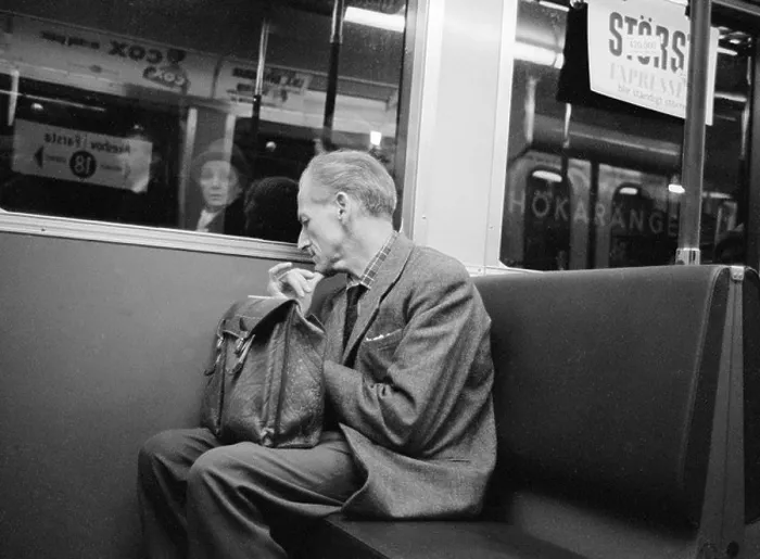 Impresión enmarcada : Commuting Impresión enmarcada : Commuting