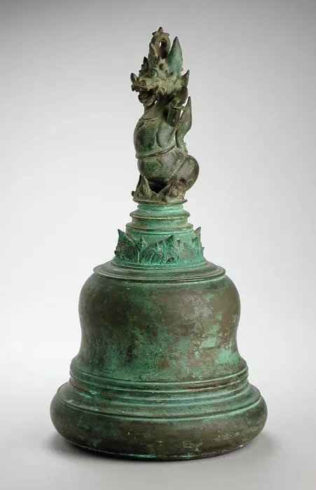 Impresión enmarcada : Campana con León. Indonesia, Java Oriental.