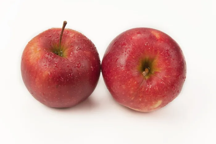 Impresión enmarcada : Dos manzanas. Impresión enmarcada : Dos manzanas.