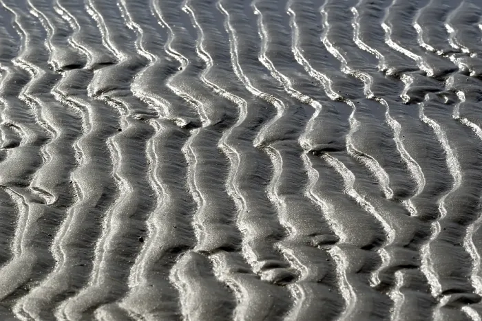 Impresión enmarcada : Playa a baja marea con patrón de olas. Impresión enmarcada : Playa a baja marea con patrón de olas.