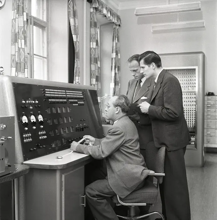 Impresión enmarcada : perspectiva, perspectivas, breve, anticuado, antiguo, pasado de moda, obsoleto, desfasado, anticuado , fuera de fecha , pasado , pasados tiempo rebanada discos panejar calcular calculando calcula historia foto imagen