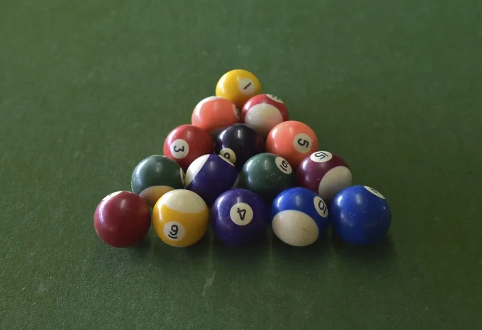 Impresión enmarcada : Bolas de Billar con forma triangular. Impresión enmarcada : Bolas de Billar con forma triangular.