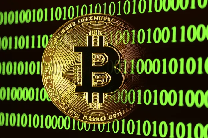 Impresión enmarcada : 'Bitcoin con código binario'. Impresión enmarcada : 'Bitcoin con código binario'.