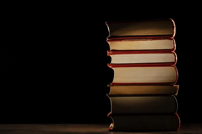 Impresión enmarcada : Libros apilados con espacio de copia. Impresión enmarcada : Libros apilados con espacio de copia.