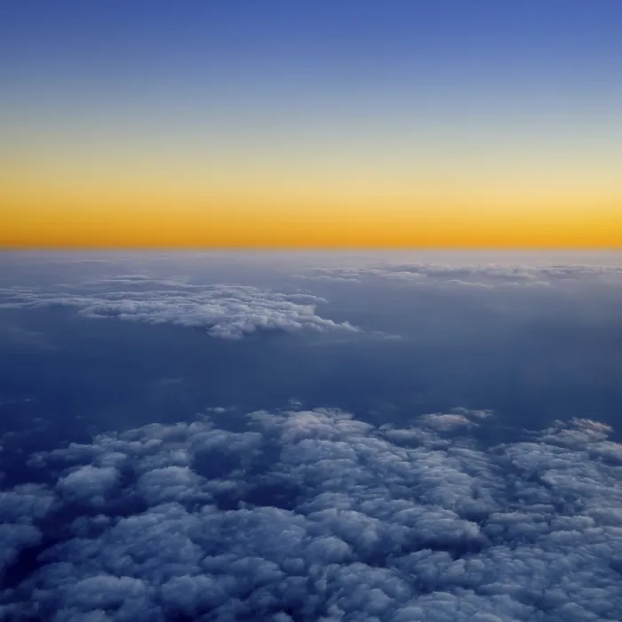 Impresión enmarcada : Sobre las nubes. Impresión enmarcada : Sobre las nubes.