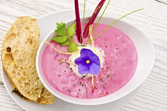 Impresión enmarcada : Sopa de remolacha fría. Impresión enmarcada : Sopa de remolacha fría.