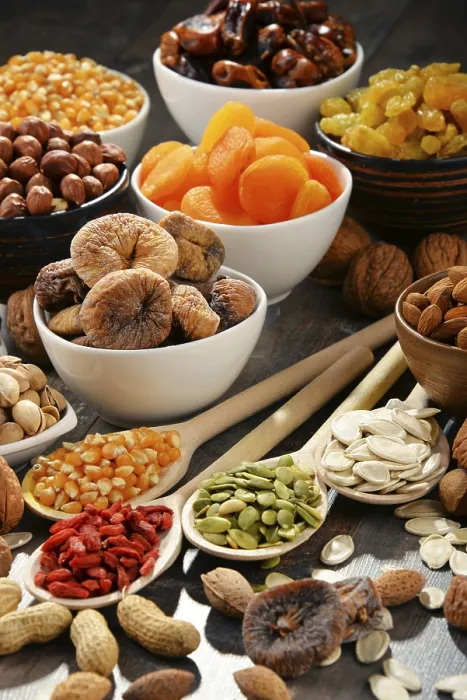 Impresión enmarcada : Composición con frutas secas y nueces variadas. Impresión enmarcada : Composición con frutas secas y nueces variadas.