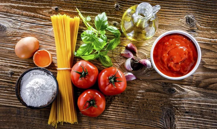 Impresión enmarcada : 'Composición con spaghetti seco'.