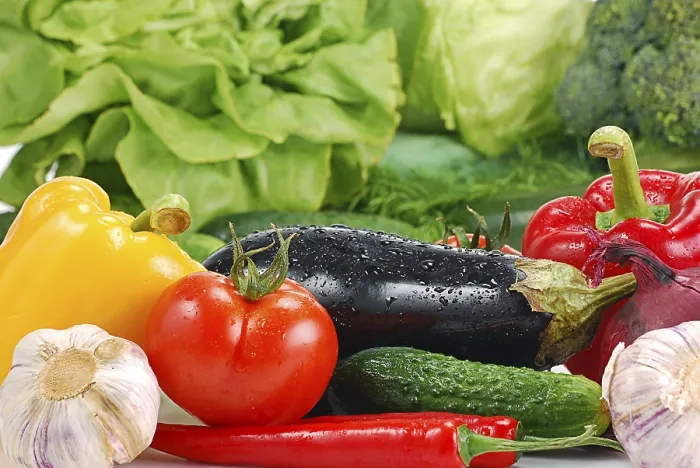 Impresión enmarcada : Composición con verduras crudas. Impresión enmarcada : Composición con verduras crudas.