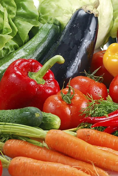 Impresión enmarcada : Composición con verduras crudas.