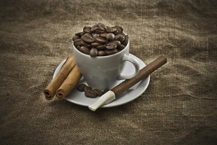 Impresión enmarcada : Composición de café oscuro. Impresión enmarcada : Composición de café oscuro.