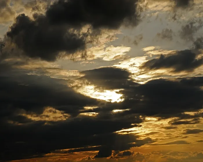 Impresión enmarcada : Cielo lleno de nubes dramático. Impresión enmarcada : Cielo lleno de nubes dramático.