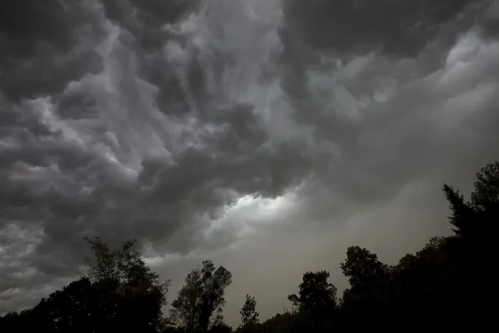 Impresión enmarcada : Formación de nubes dramática frente a una tormenta.