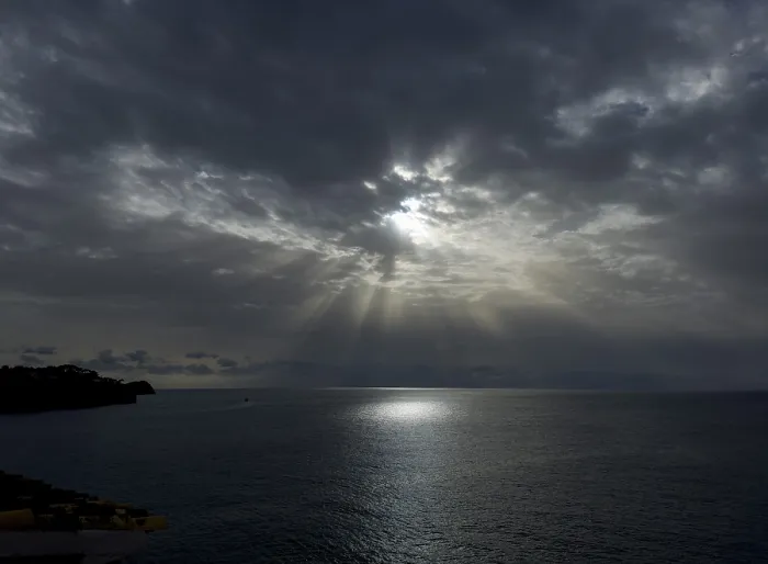 Impresión enmarcada : Formación de nubes dramática, atmósfera tormentosa. Impresión enmarcada : Formación de nubes dramática, atmósfera tormentosa.
