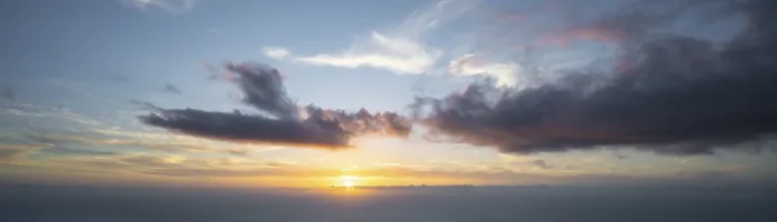 Impresión enmarcada : Nubes dramáticas, puesta de sol. Impresión enmarcada : Nubes dramáticas, puesta de sol.