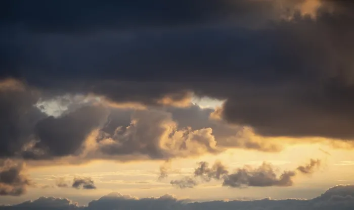 Impresión enmarcada : Nubes dramáticas, atardecer, Cícladas.