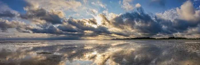 Impresión enmarcada : Cielo nublado dramático con baja. Impresión enmarcada : Cielo nublado dramático con baja.