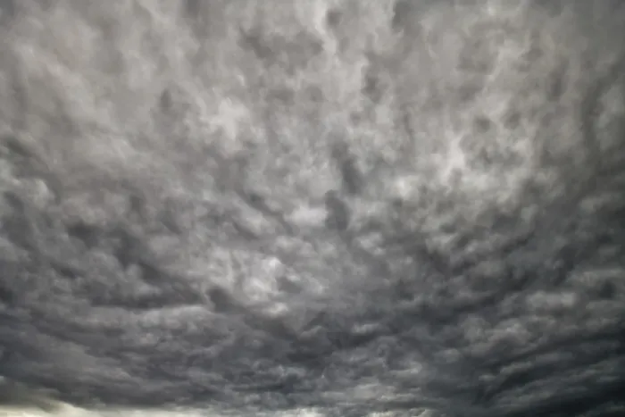 Impresión enmarcada : Nubes de tormenta en monóculo dramático.