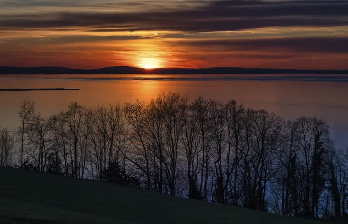 Impresión enmarcada : Puesta de sol dramática en el lago, Bregenz.