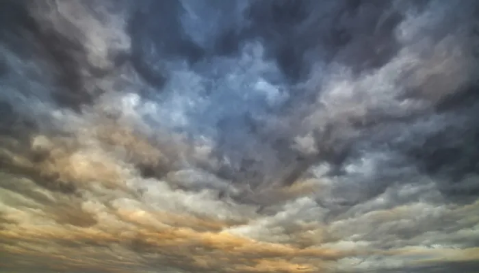 Impresión enmarcada : Atmósfera de tormenta dramática después del atardecer.