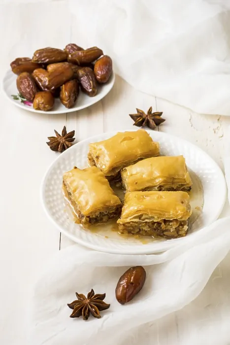 Impresión enmarcada : Dulces del Este con mesa de fruta de dátiles. Impresión enmarcada : Dulces del Este con mesa de fruta de dátiles.