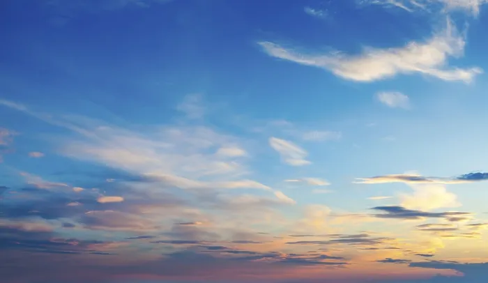 Impresión enmarcada : Cielo de la noche con nubes dramáticas.