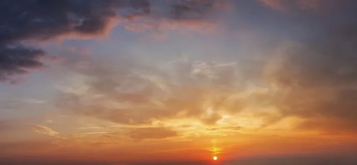 Impresión enmarcada : Cielo nocturno con nubes dramáticas Impresión enmarcada : Cielo nocturno con nubes dramáticas