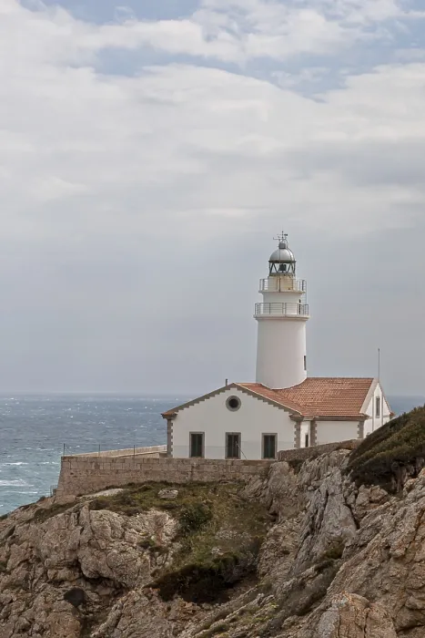 Impresión enmarcada : Faro de Capdepera, acantilados. Impresión enmarcada : Faro de Capdepera, acantilados.