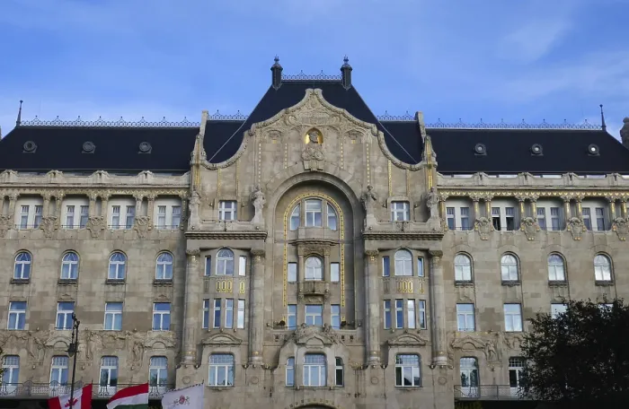 Impresión enmarcada : El Palacio Gresham en Budapest.
