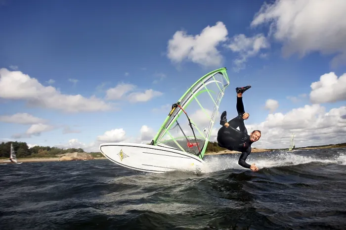 Impresión enmarcada : El hombre windsurf. Impresión enmarcada : El hombre windsurf.