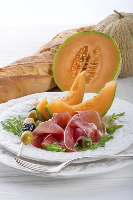 Impresión enmarcada : Jamón con melón y aceitunas. Impresión enmarcada : Jamón con melón y aceitunas.