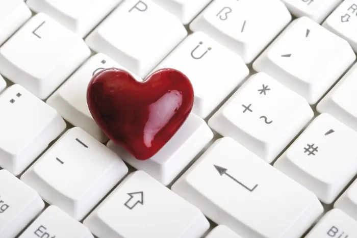 Impresión enmarcada : Corazón sobre una tecla de un teclado de computadora Impresión enmarcada : Corazón sobre una tecla de un teclado de computadora