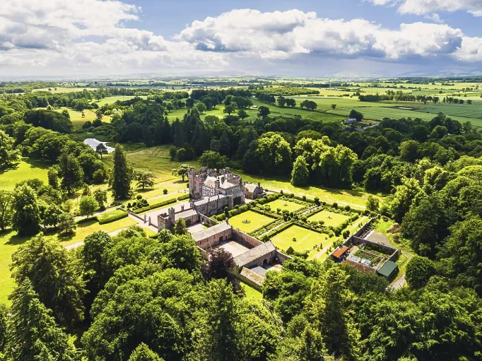 Impresión enmarcada : Hutton en el bosque desde un dron.