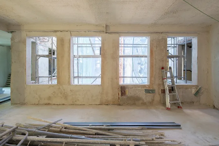 Impresión enmarcada : El interior de un edificio en construcción. Impresión enmarcada : El interior de un edificio en construcción.