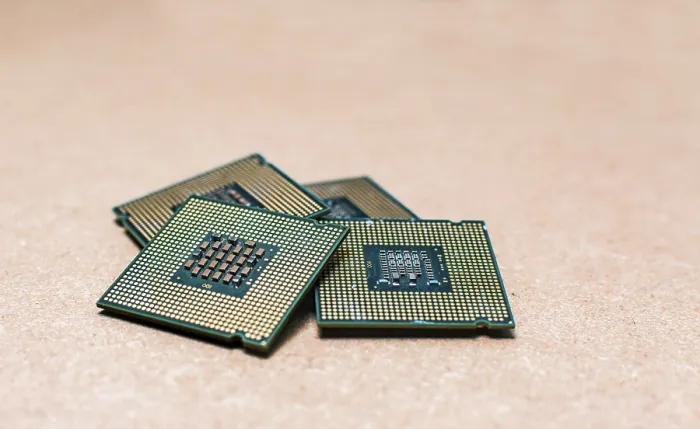 Impresión enmarcada : Procesadores de computadora aislados. Impresión enmarcada : Procesadores de computadora aislados.