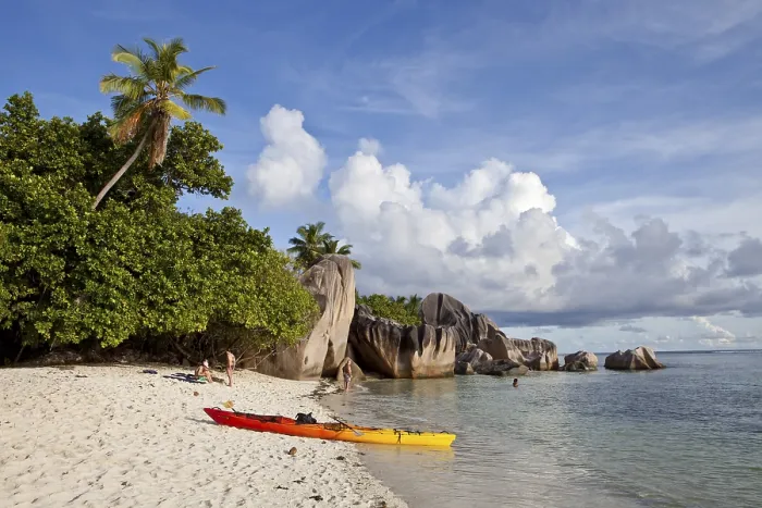 Impresión enmarcada : Paddelaje en Anse Source d'Argent, formaciones rocosas, La Digue, Seychelles, África, Océano Índico Impresión enmarcada : Paddelaje en Anse Source d'Argent, formaciones rocosas, La Digue, Seychelles, África, Océano Índico